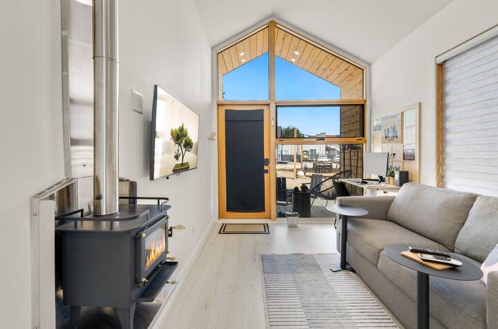 *ALL-NEW* Tiny Meets Luxury (Cabin 8)