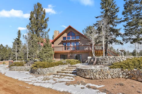 Hot tub Cabin*GAME ROOM*Pikes Peak Views
