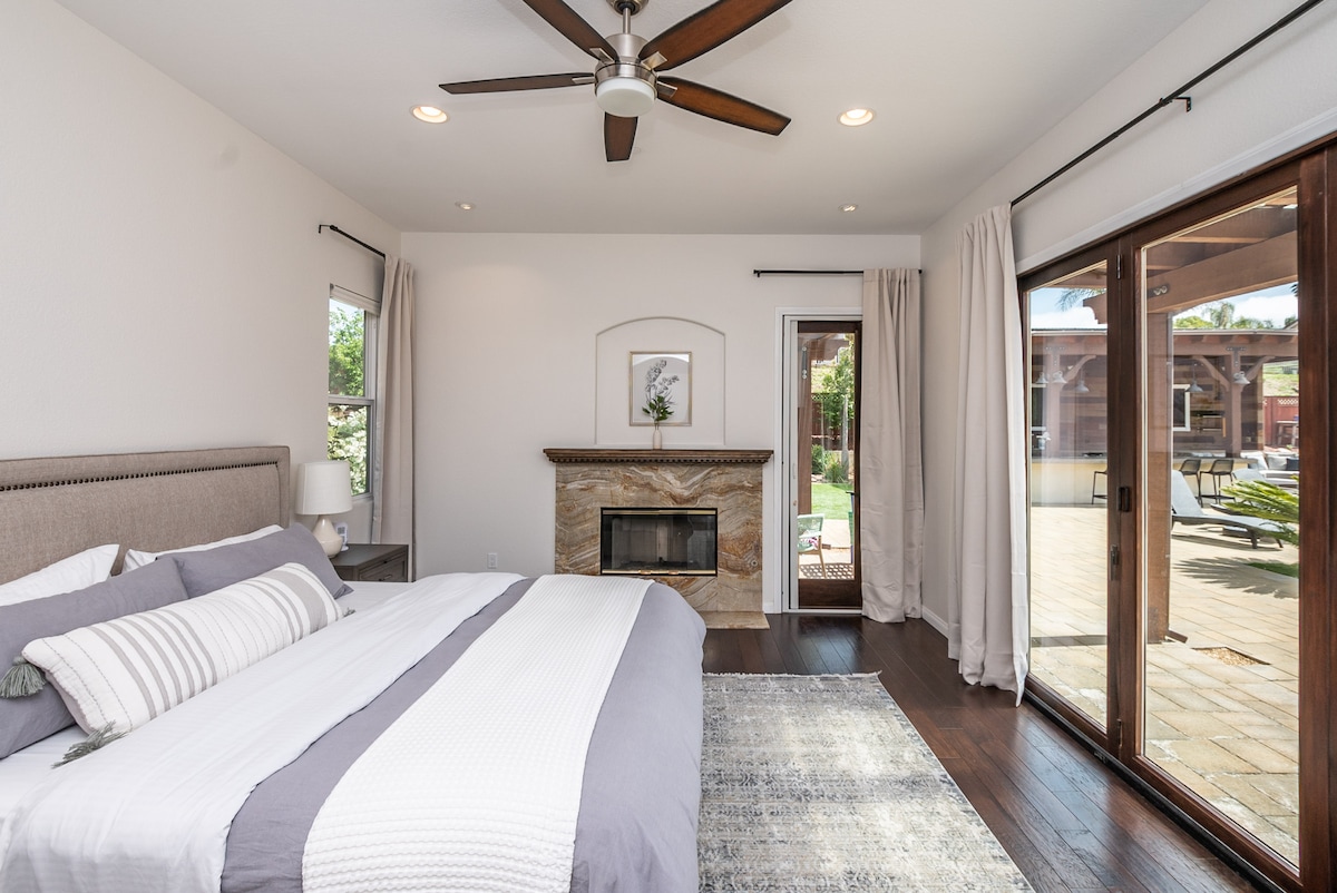 ห้องนอน #1 - คาสิตาพร้อมเตียงคิงไซส์ห้องน้ำโต๊ะเครื่องแป้งคู่ห้องตู้เสื้อผ้าสมาร์ททีวีเตาผิง (ใช้ไม่ได้)