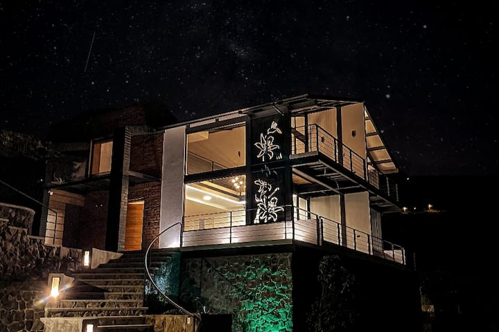 House overlooking the lake - Balcón Real #3 - Casa Colibrí