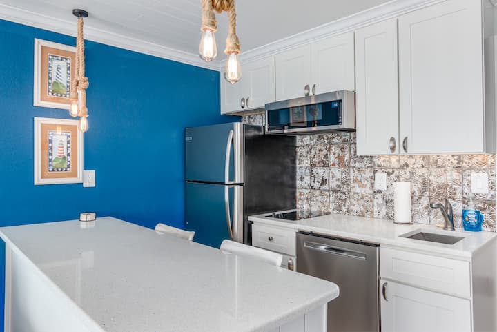 Epic Gulf/beach Views! Balcony/beach Supplies/pool - Treasure Island, FL