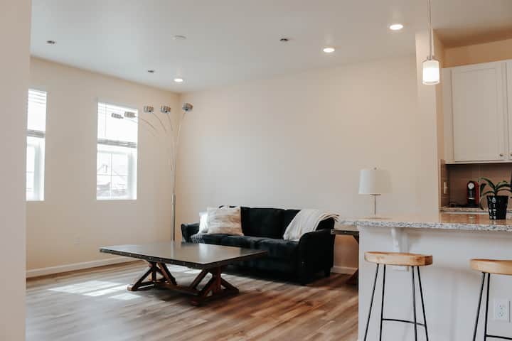 Downtown Erie 3 Bedroom New Townhome! - Erie, CO