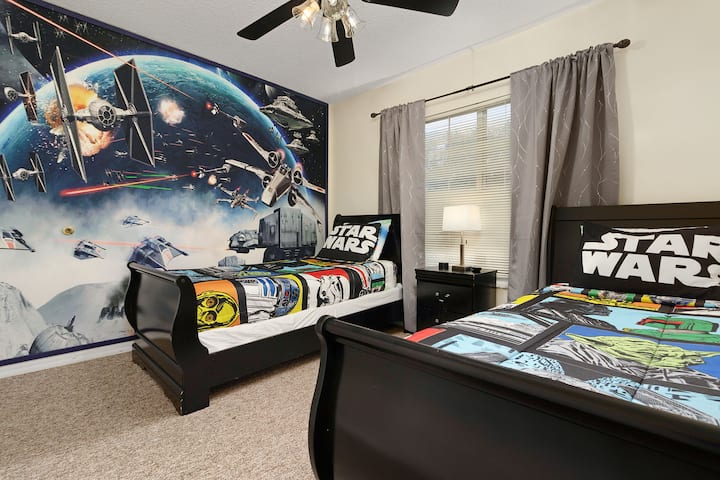 Star Wars Bedroom - 2 Twin Beds Upstairs
