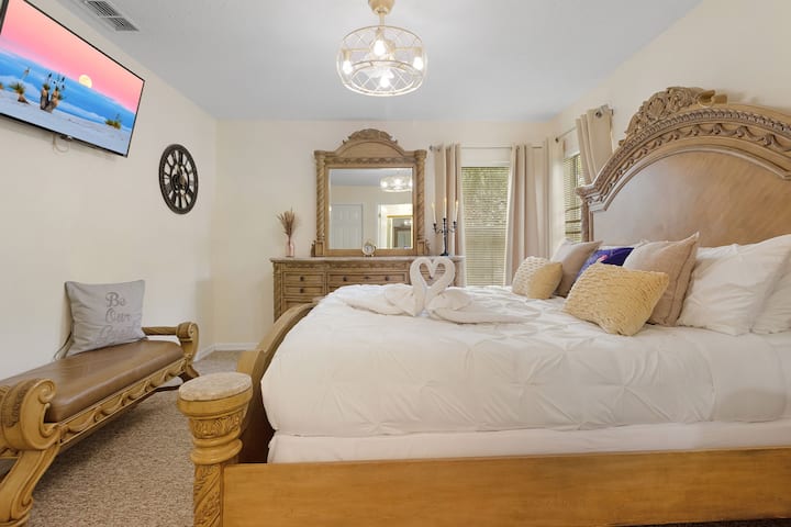 Beauty and the Beast Master Bedroom - King Bed Upstairs