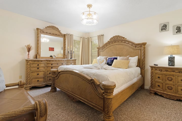 Beauty and the Beast Master Bedroom - King Bed Upstairs