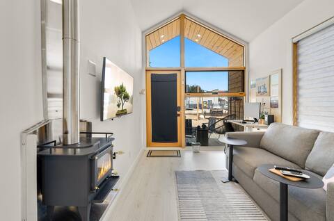 *ALL-NEW* Tiny Meets Luxury (Cabin 5)