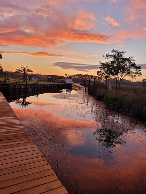 Wonderful/Hottub/Pool/Dogs/River/Boatslip/Peaceful