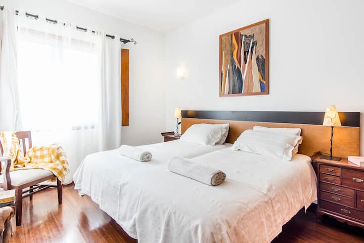 Quarto R/C Completo duas camas single com casa de banho completa c/banheira/ห้องนอนคู่ที่สองมีเตียงแฝดสองเตียงพร้อมห้องน้ำเต็มรูปแบบพร้อมอ่างอาบน้ำ 