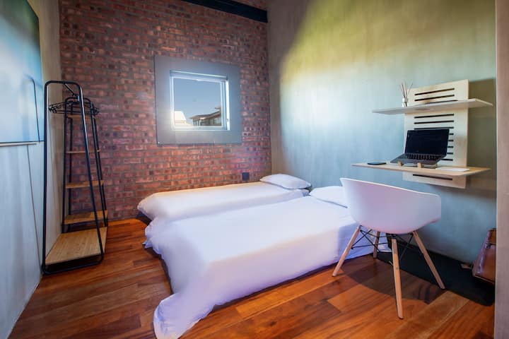 studio dhe dhoma e katërt e gjumit