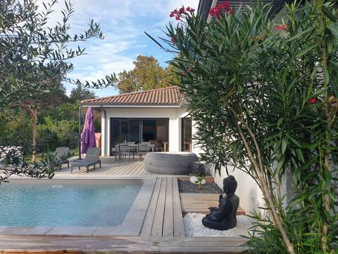 Air-conditioned modern villa, pool near Bordeaux