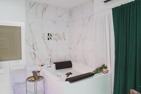 Luxury Room Sisinà: Suite with Jacuzzi and Pool