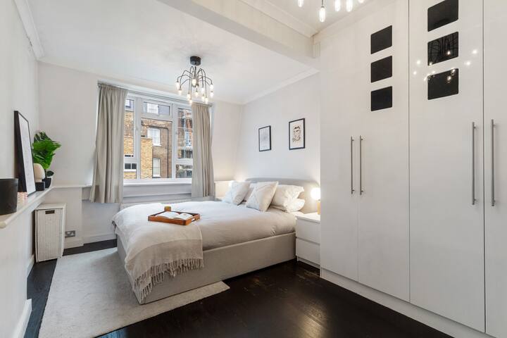 Stylish 2 bedroom by Hyde Park gallery image 3