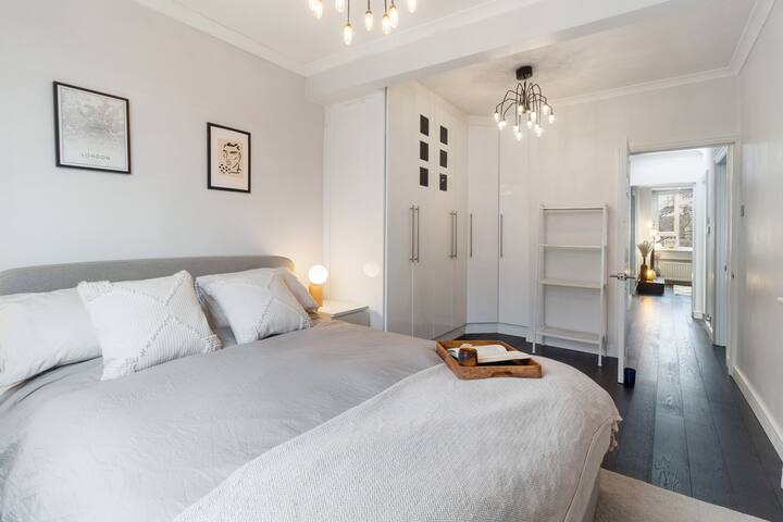 Stylish 2 bedroom by Hyde Park gallery image 4