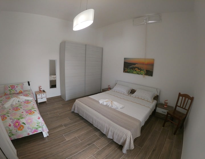 Schlafzimmer 1