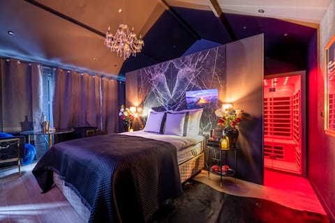 Popular Airbnb listing: Luxury Suite | Hot Tub, Sauna & Bubble | Rouen in Gare / Jouvenet