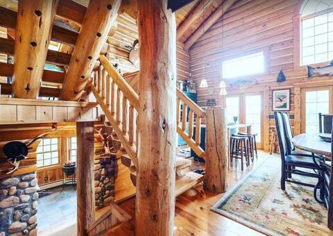 Pleasant Mountain Cabin - Ski-In/Out & Lake Views!