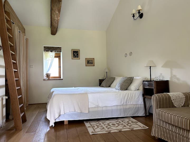 Floor - bedroom two beds +mezzanine