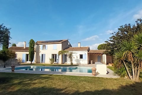 Provençal villa with private pool