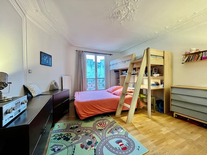 Dormitorio con litera (capacidad para 1 persona) y una cama inflable debajo (2 personas)