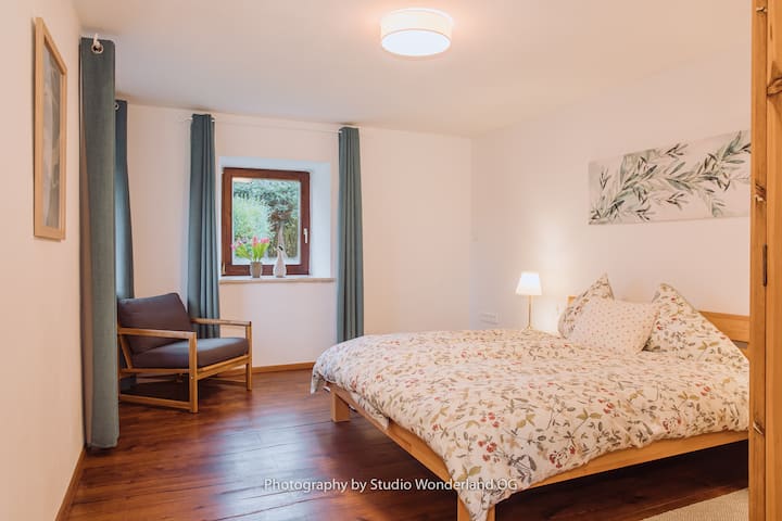 2号卧室（ 1.8米双人床）