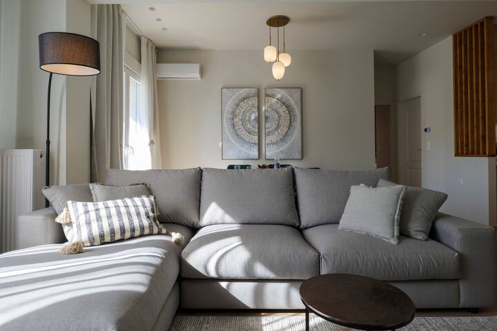 Acropolis Deluxe 2BR Apartment gallery image 4