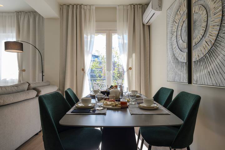 Acropolis Deluxe 2BR Apartment gallery image 2