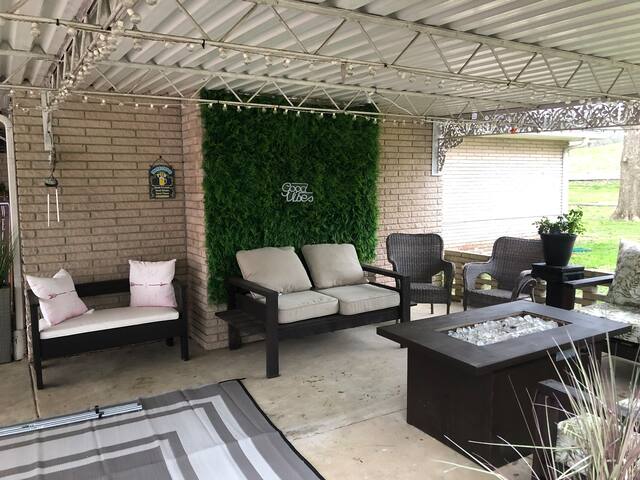 Cozy Nashville Escape with Hot-tub, large outdoor gallery image 5