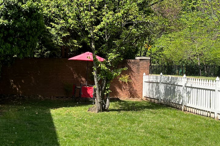 A Remodeled Guest House To Stay In Dc Area - Bethesda, MD