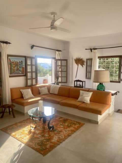 Anuncio de Airbnb popular: Superb villa, amazing view, ideal location en Santanyí