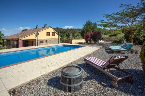 Spacious rural house in Prenafeta-Montblanc