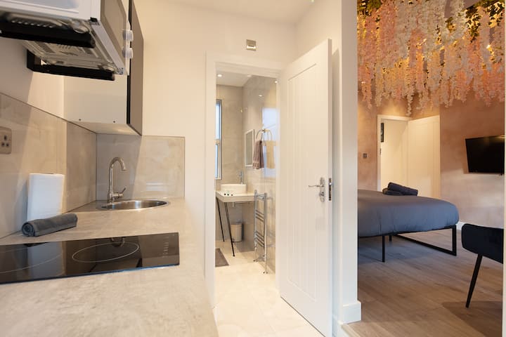 212.4- Sleek, Stylish & Modern Studio Flat- Nw2 - Mill Hill