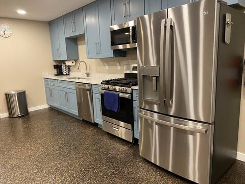 Premium HMT Lodging - Trail Hut Riverside Condo