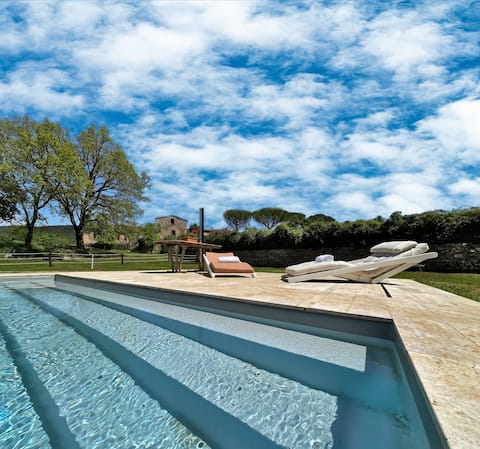 La Villa Farmhouse - Chestnut, Pool & Garden