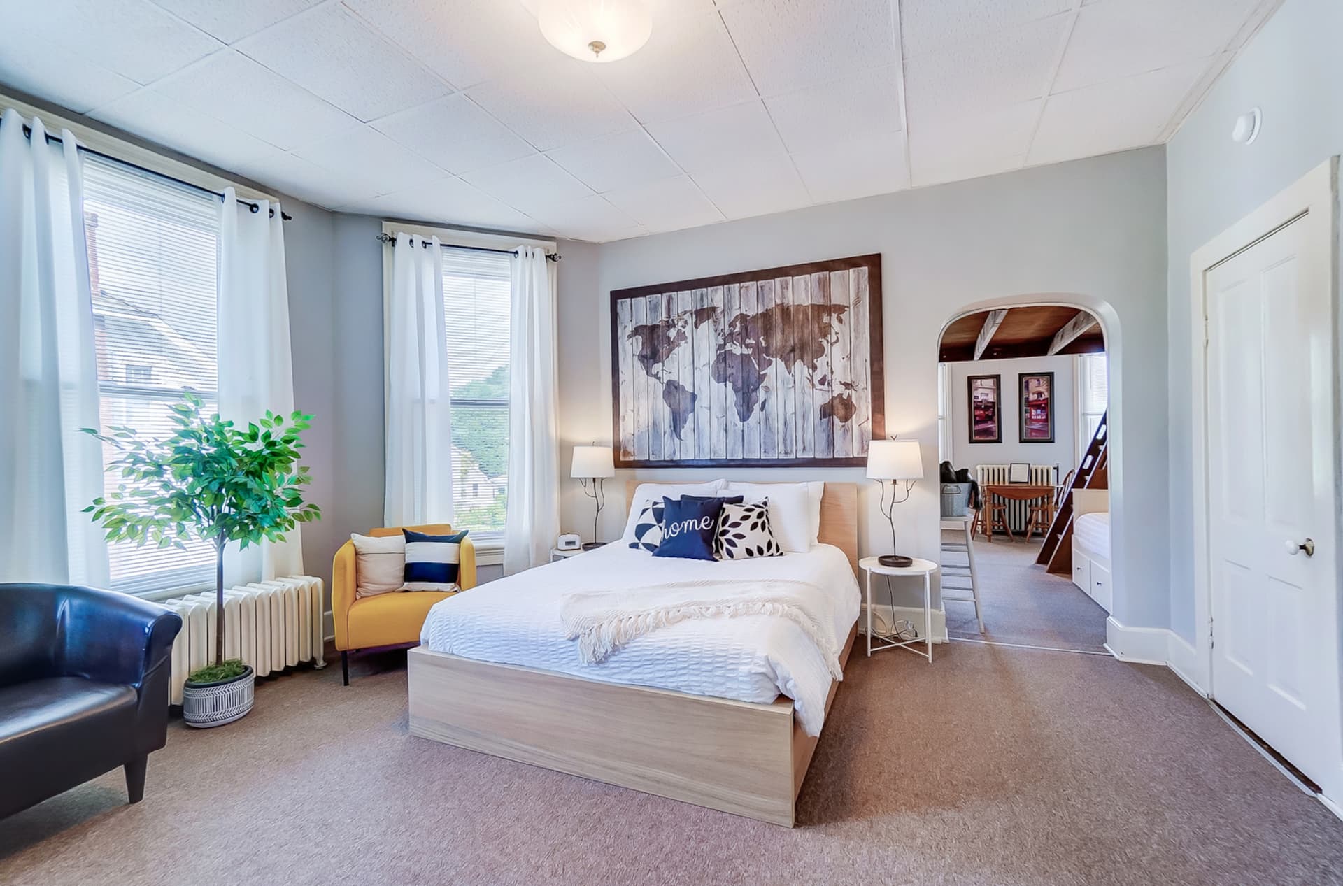 Stay -Explore Greenville from a 1900s Studio