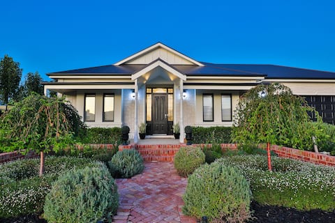 The Jewel-  Luxurious and spacious- Mildura