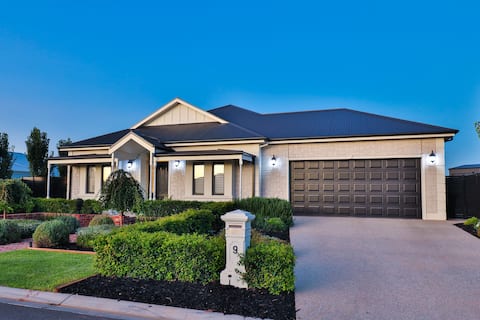 The Jewel- Luxurious and spacious- Mildura