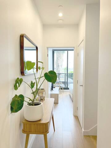 3BR Modern Loft w/Parking gallery image 2