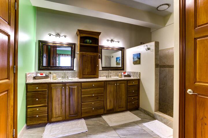 Stunning Beach House gallery image 3