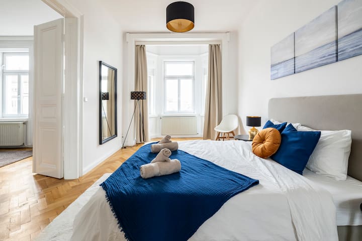 Luxury 3 bedroom apartment near Schönbrunn Palace