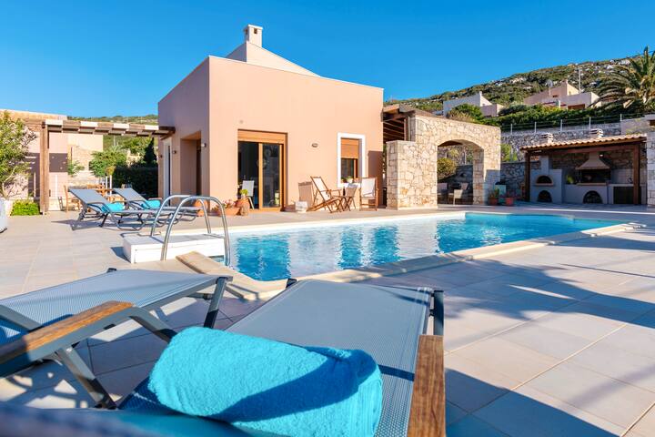 Kiki’s Villa – Striking view over the Cretan Sea. gallery image 2