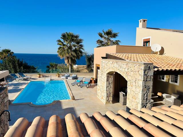 Kiki’s Villa – Striking view over the Cretan Sea. gallery image 4