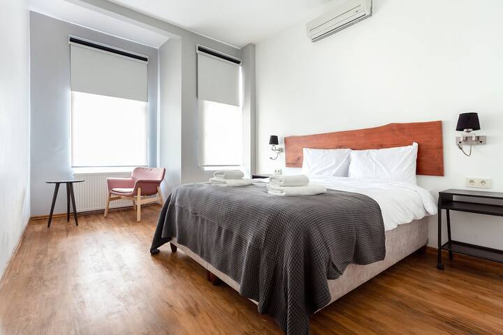 Whole building 18BR/13BA Terrace gallery image 4