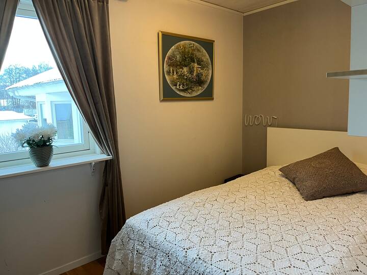 Საძინებელი 3, პატარა ოთახი, საწოლი 140X200