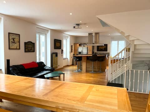 Character house in Mont-Dore + 18 people
