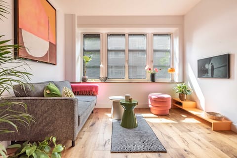 Top Airbnb: Luxury studio incl. bikes. Close to De Pijp & RAI in Scheldebuurt West