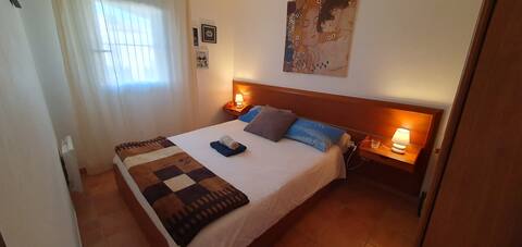 Annonce Airbnb populaire: Direct beach Furnished 2-bedroom apartment à Linguizzetta
