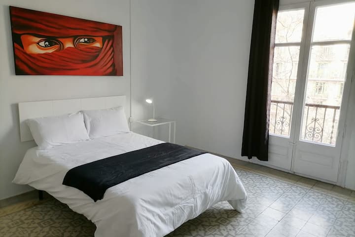 Centrica Habitación Con Nevera Privada - Barcelona