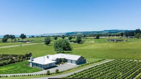 Coastal vineyard paradise