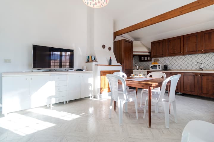 Მისაღები ოთახი/სამზარეულო