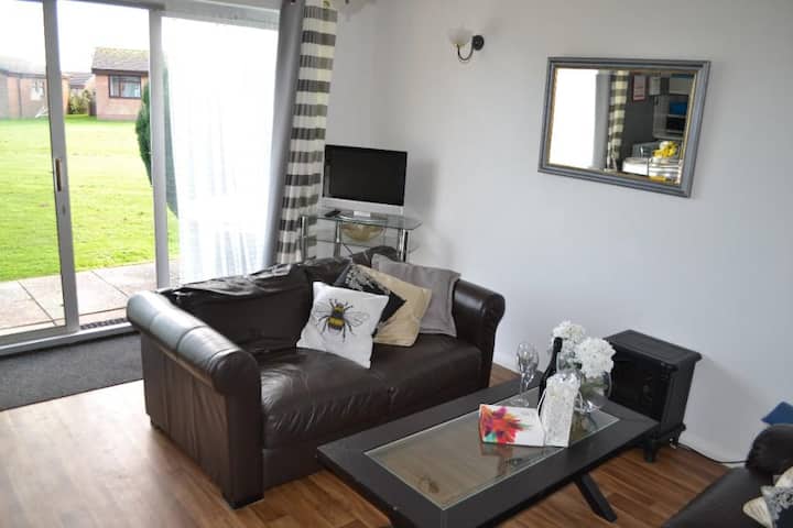 2 Bedroom Bungalow On A Park. - Dover